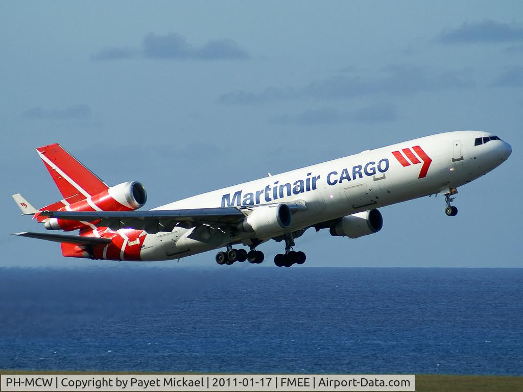 PH-MCW, 1998 McDonnell Douglas MD-11F C/N 48788, Taking off rwy 12