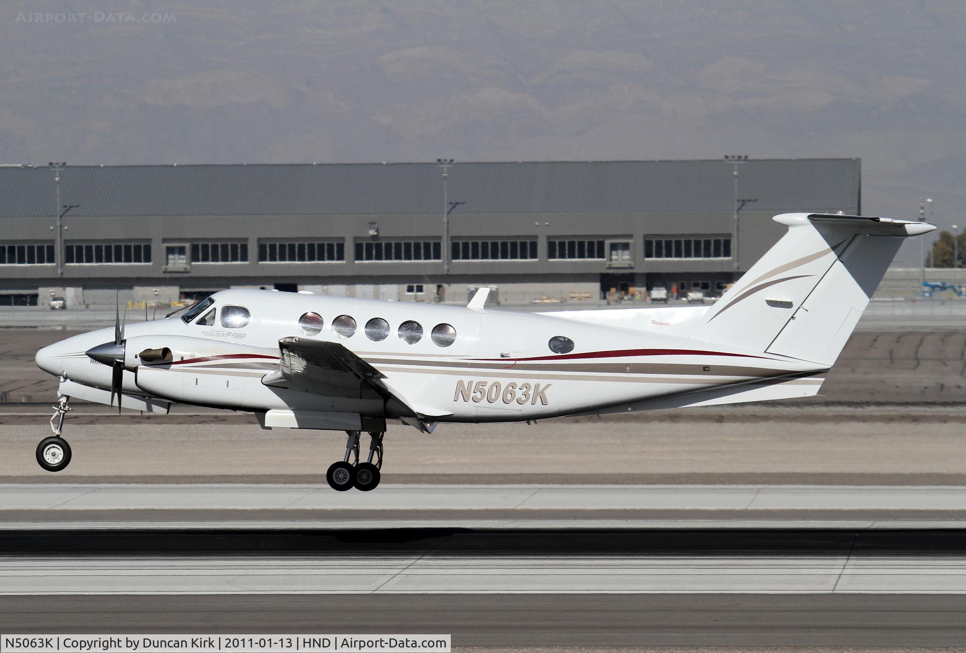 N5063K, 2001 Raytheon Aircraft Company B200 C/N BB-1763, Due to a runway closure more corporate traffic was landing on the main runway
