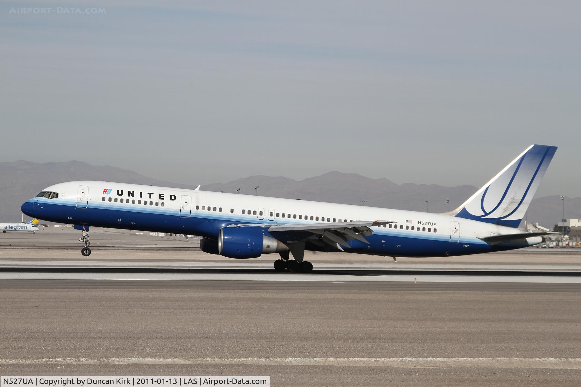 N527UA, 1991 Boeing 757-222F C/N 24995, Soon to be in Continental colours with United titles