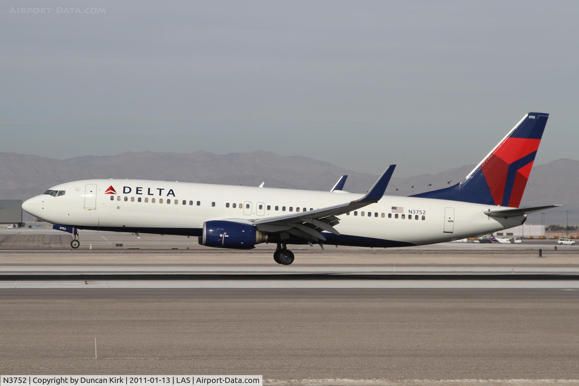 N3752, 2001 Boeing 737-832 C/N 30492, Delta has a big mixed fleet now