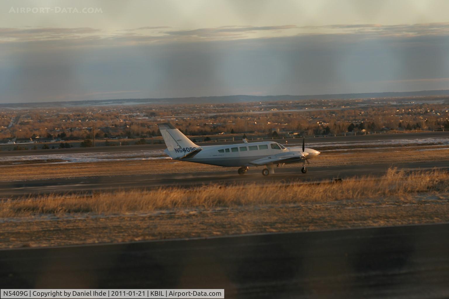 N5409G, Cessna 404 Titan C/N 404-0028, Cessna 404 departing Billings Logan 1-21-2011