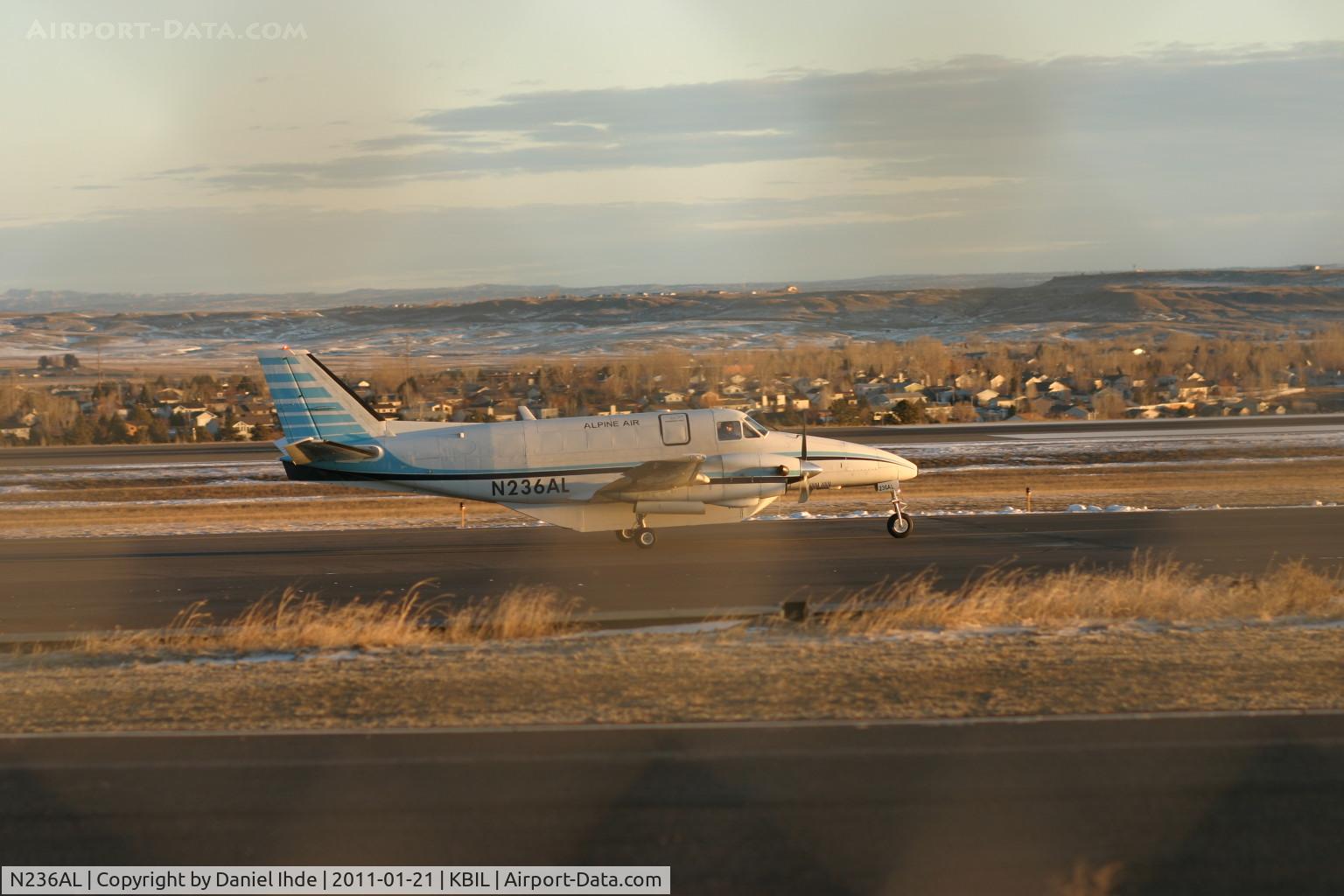 N236AL, 1987 Beech C99 Airliner C/N U-236, Alpine Air Beech 99 taxi's to 28R Jan 21,2011