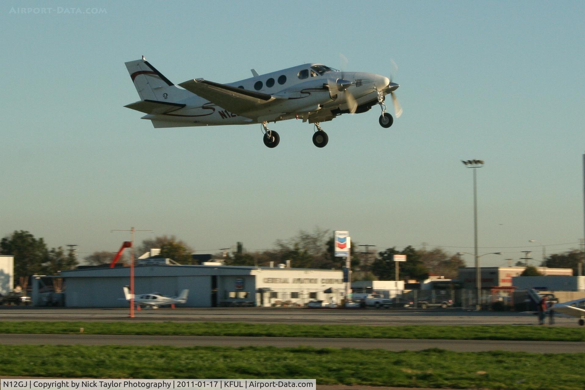 N12GJ, 1972 Beech E-90 King Air C/N LW-12, Departing 24