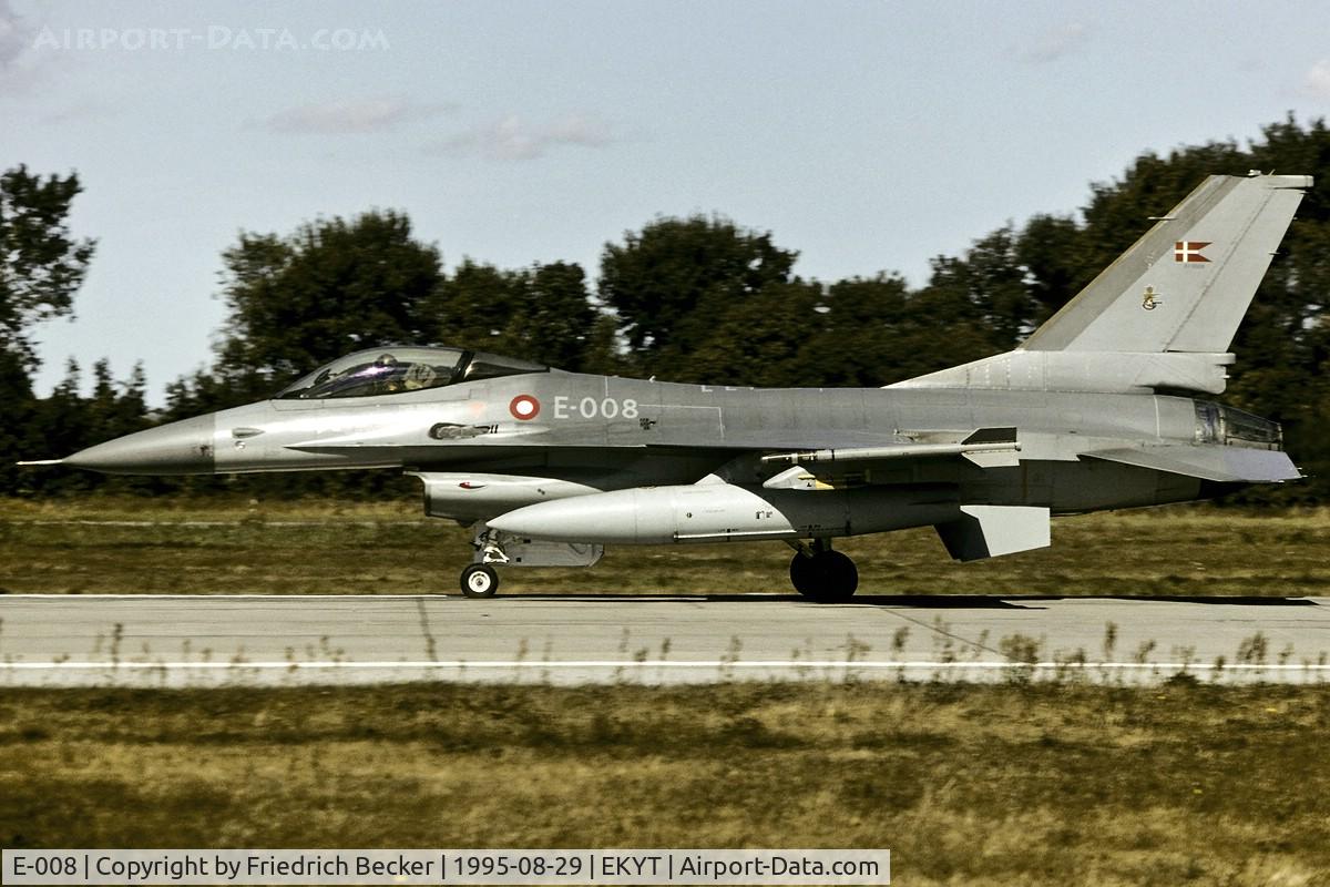 E-008, Fokker F-16AM Fighting Falcon C/N 6F-51, line up