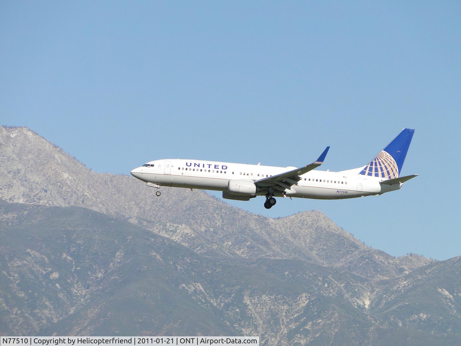 N77510, 2008 Boeing 737-824 C/N 32828, On final to runway 26R