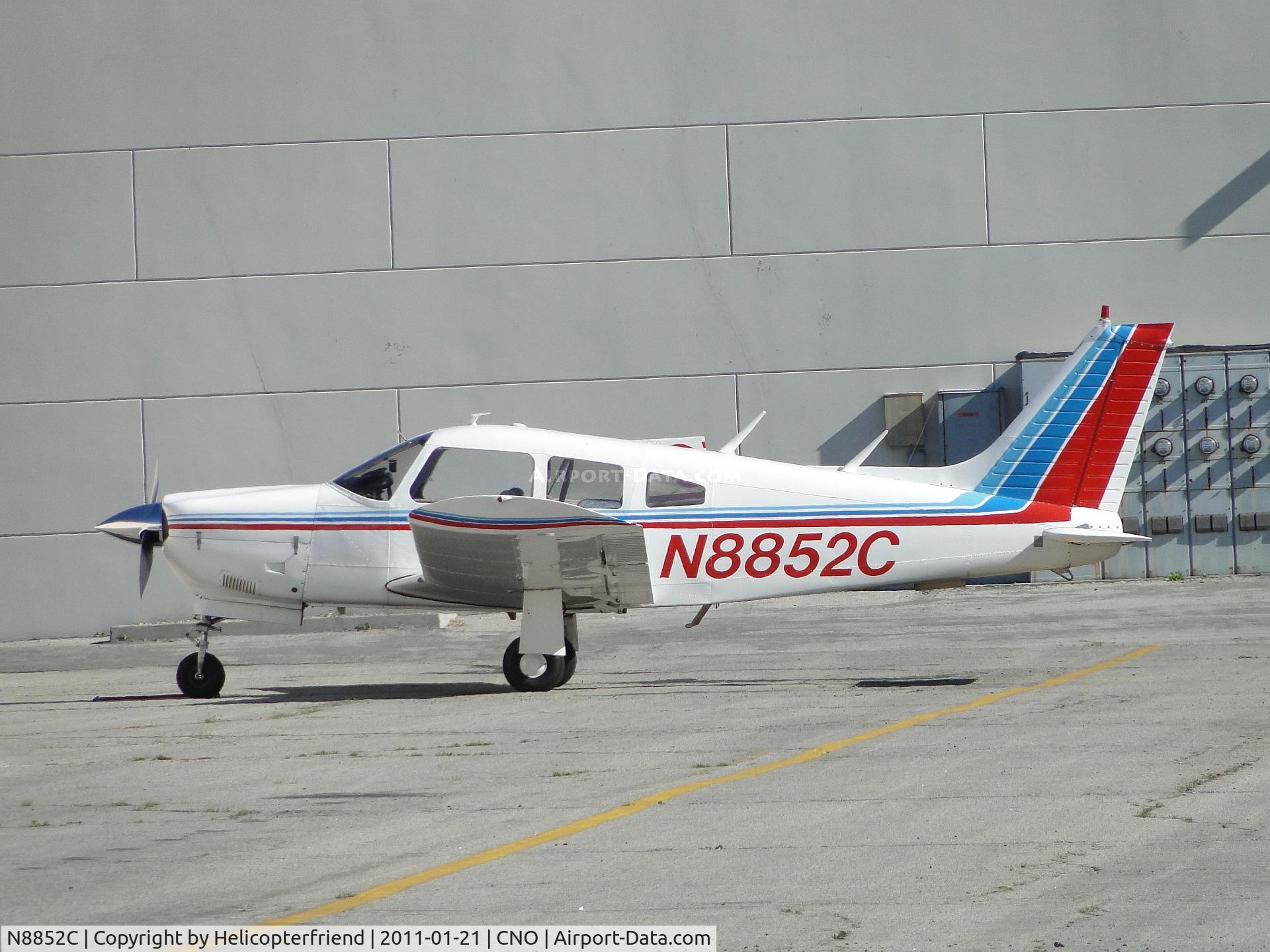 N8852C, 1976 Piper PA-28R-200 C/N 28R-7635184, Parked and waiting