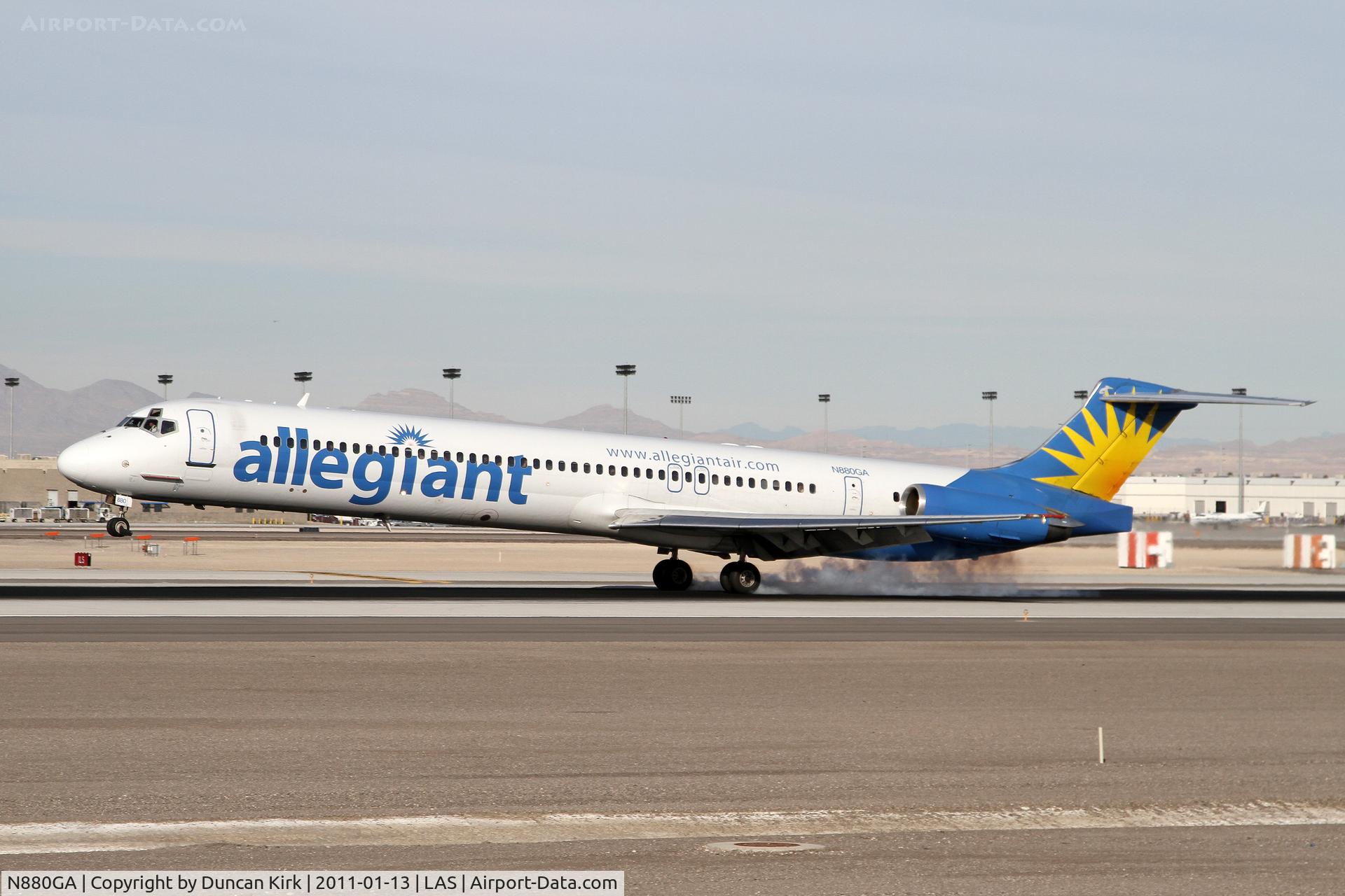 N880GA, 1991 McDonnell Douglas MD-83 (DC-9-83) C/N 49625, The tires kiss the runway