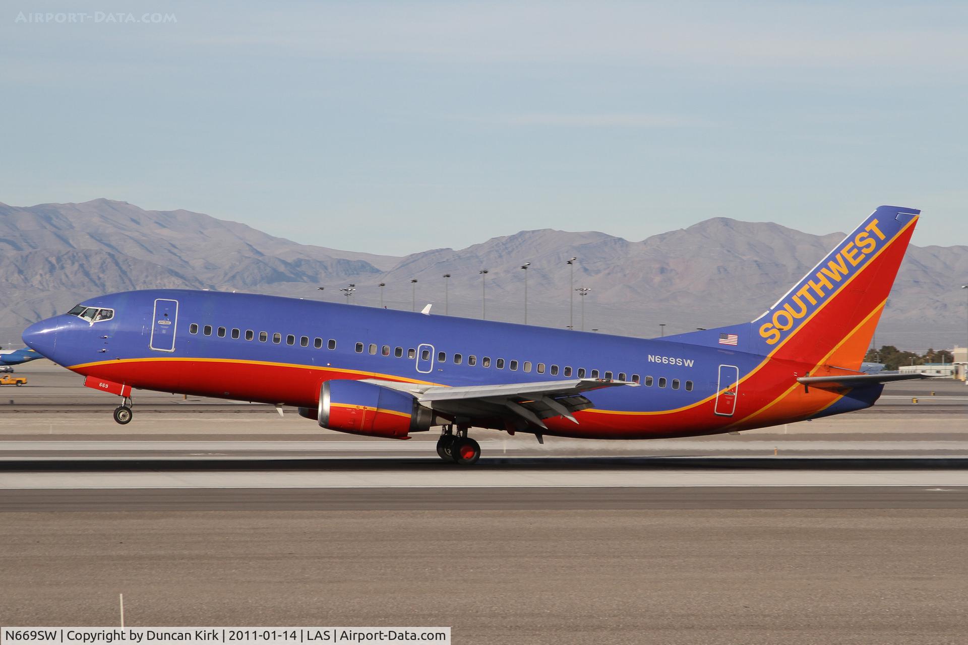 N669SW, 1987 Boeing 737-3A4 C/N 23752, A nice nose-up pitch