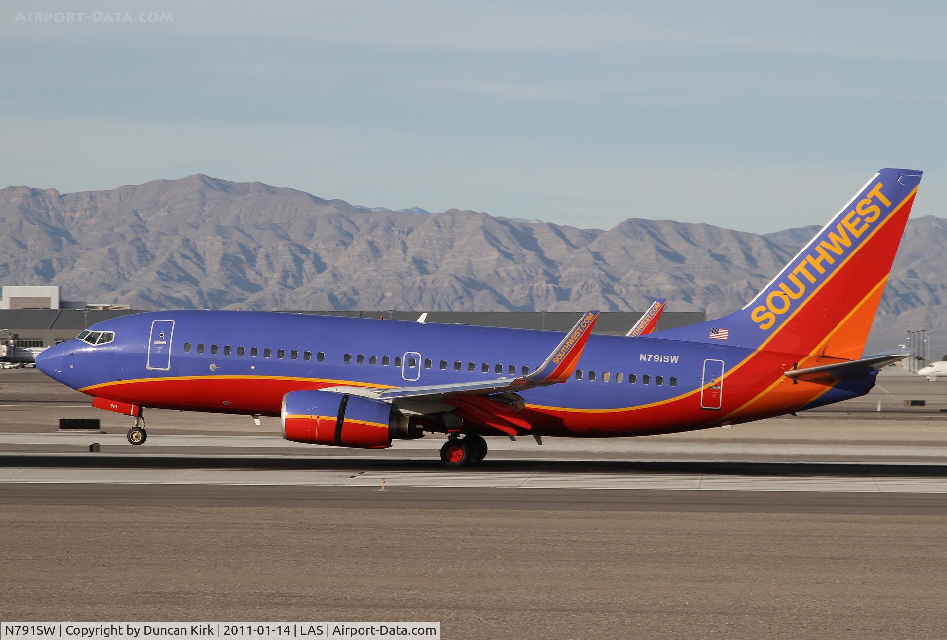N791SW, 2000 Boeing 737-7H4 C/N 27886, Photographing SW 737's can't be helped at LAS!