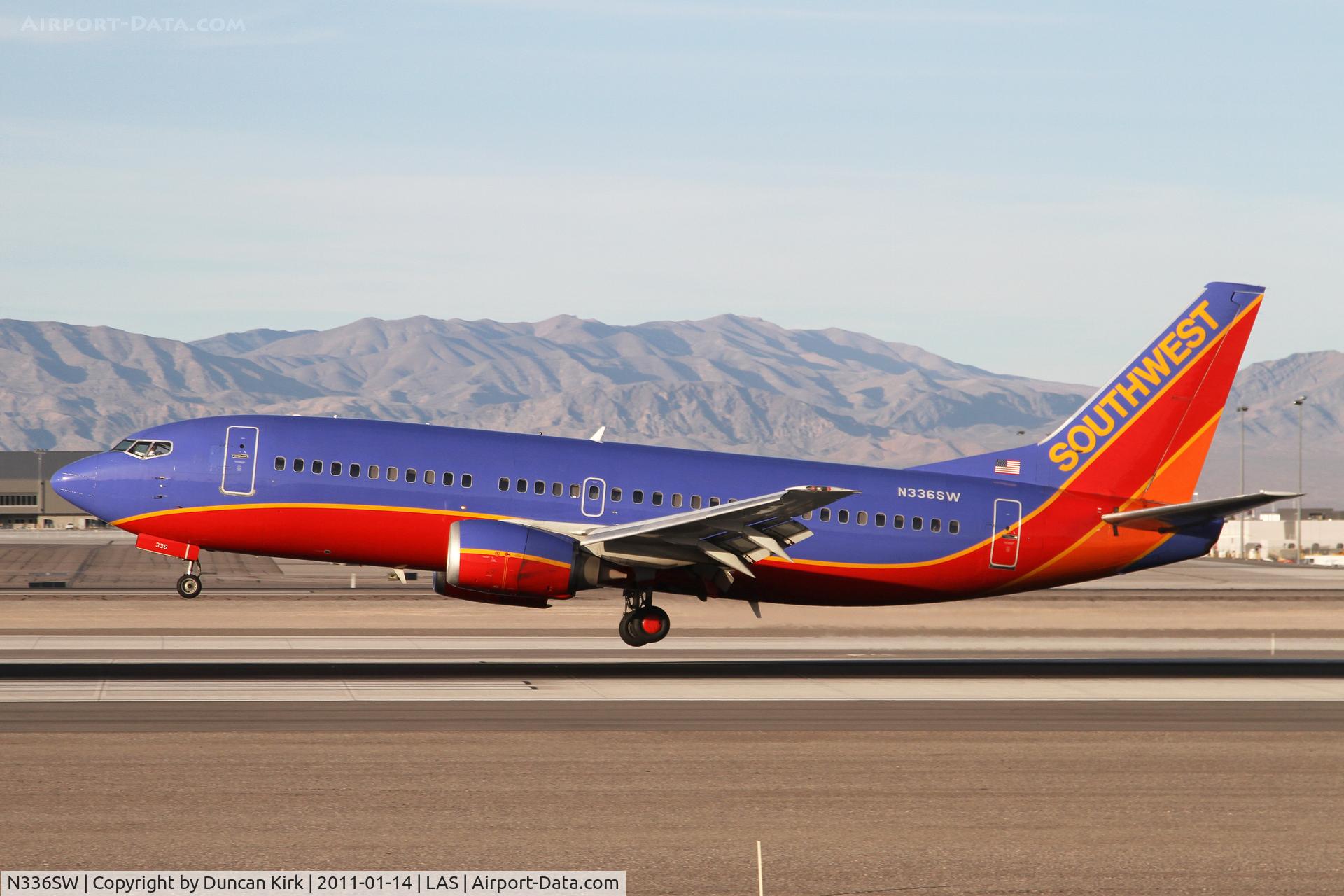 N336SW, 1988 Boeing 737-3H4 C/N 23940, Nice evening landing photo