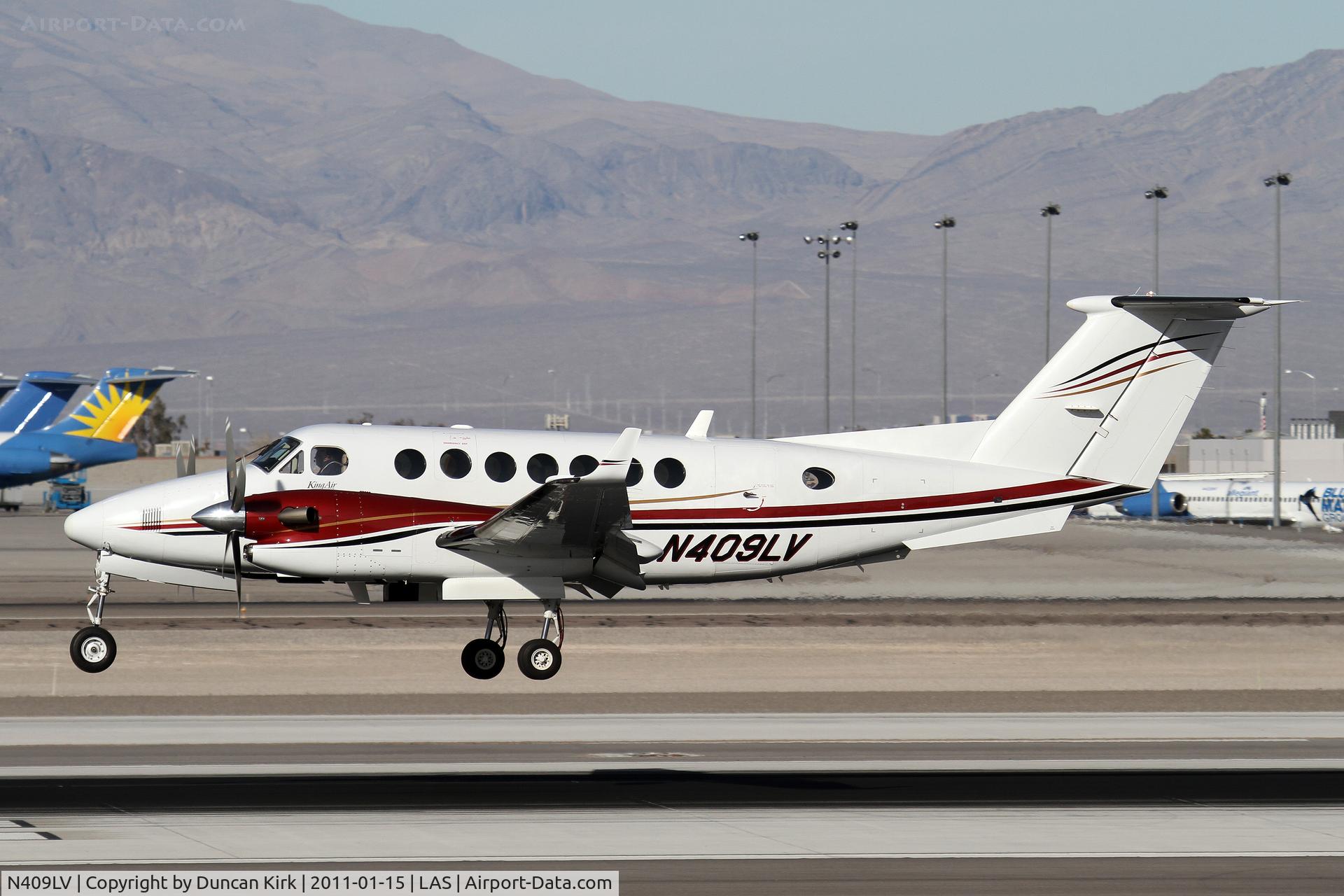 N409LV, 2004 Beech B300 Super King Air C/N FL-409, Nice landing photo
