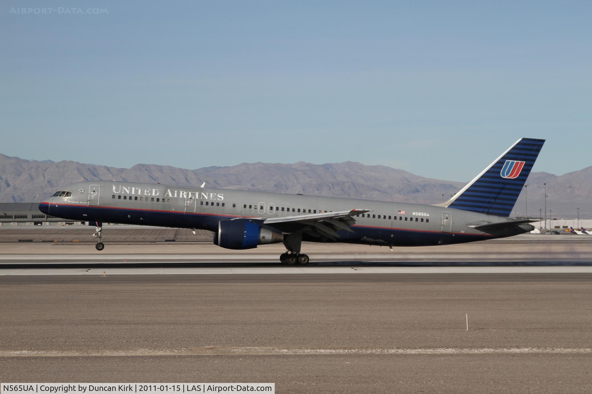 N565UA, 1992 Boeing 757-222 C/N 26669, A colour scheme that will soon be history