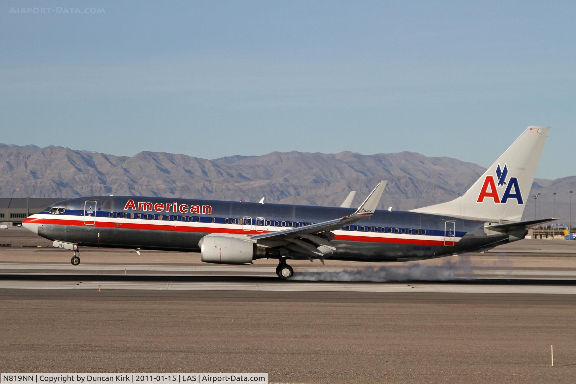 N819NN, 2009 Boeing 737-823 C/N 31083, Nice rubber burn!