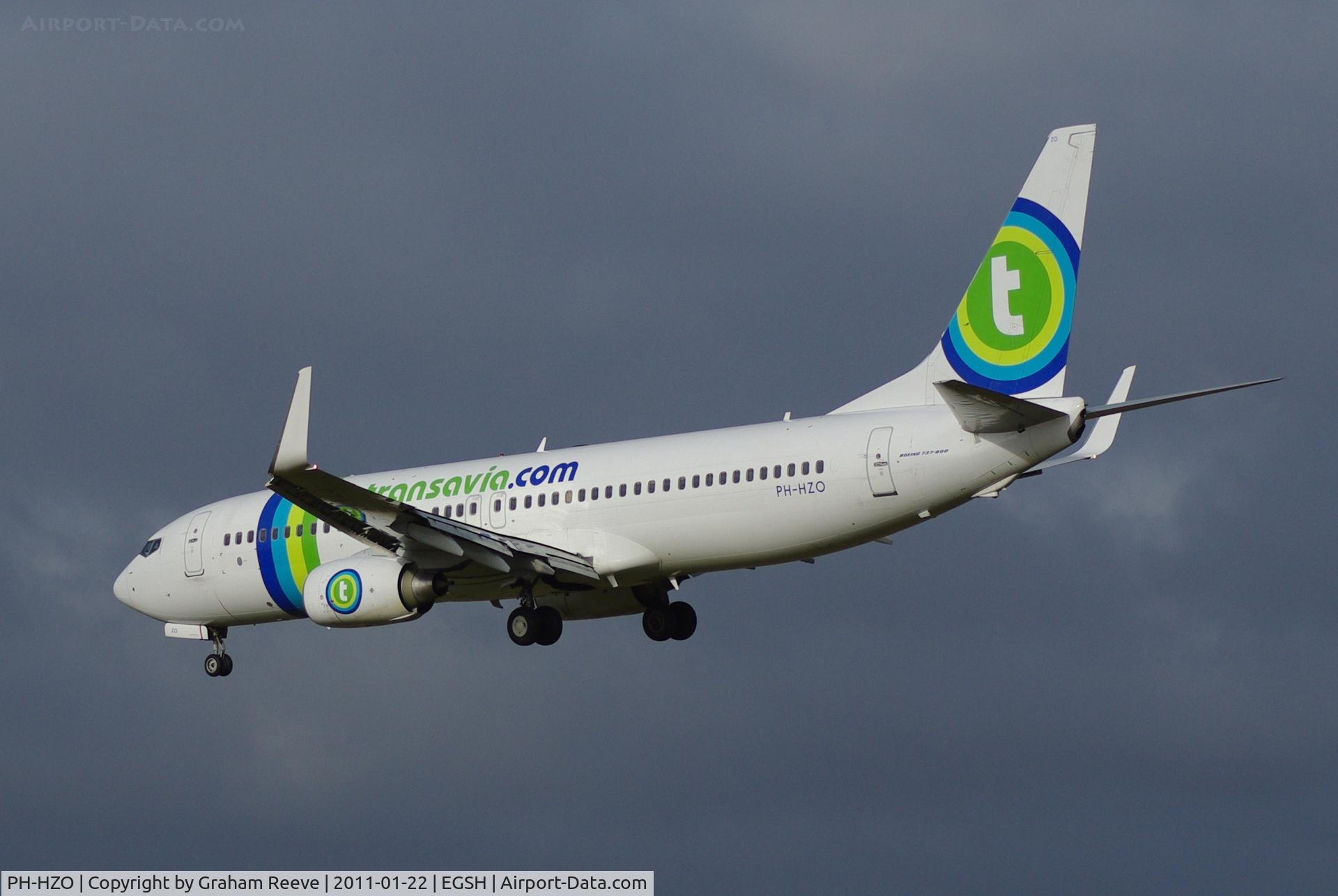 PH-HZO, 2007 Boeing 737-8K2 C/N 34169, About to touch down.