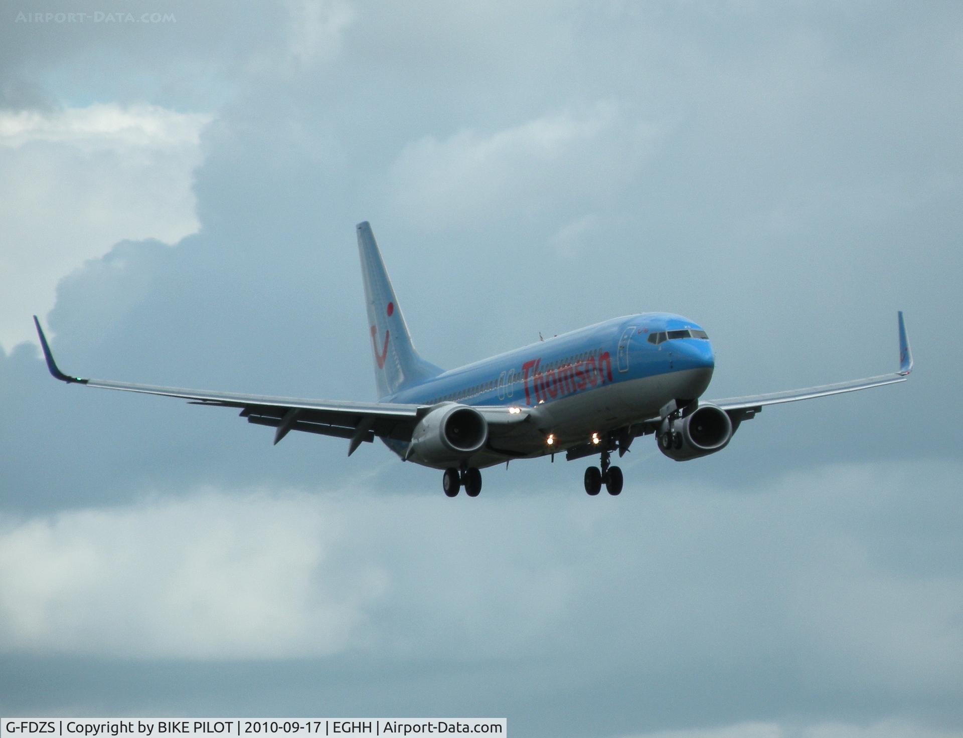 G-FDZS, 2009 Boeing 737-8K5 C/N 35147, Finals for rwy 26
