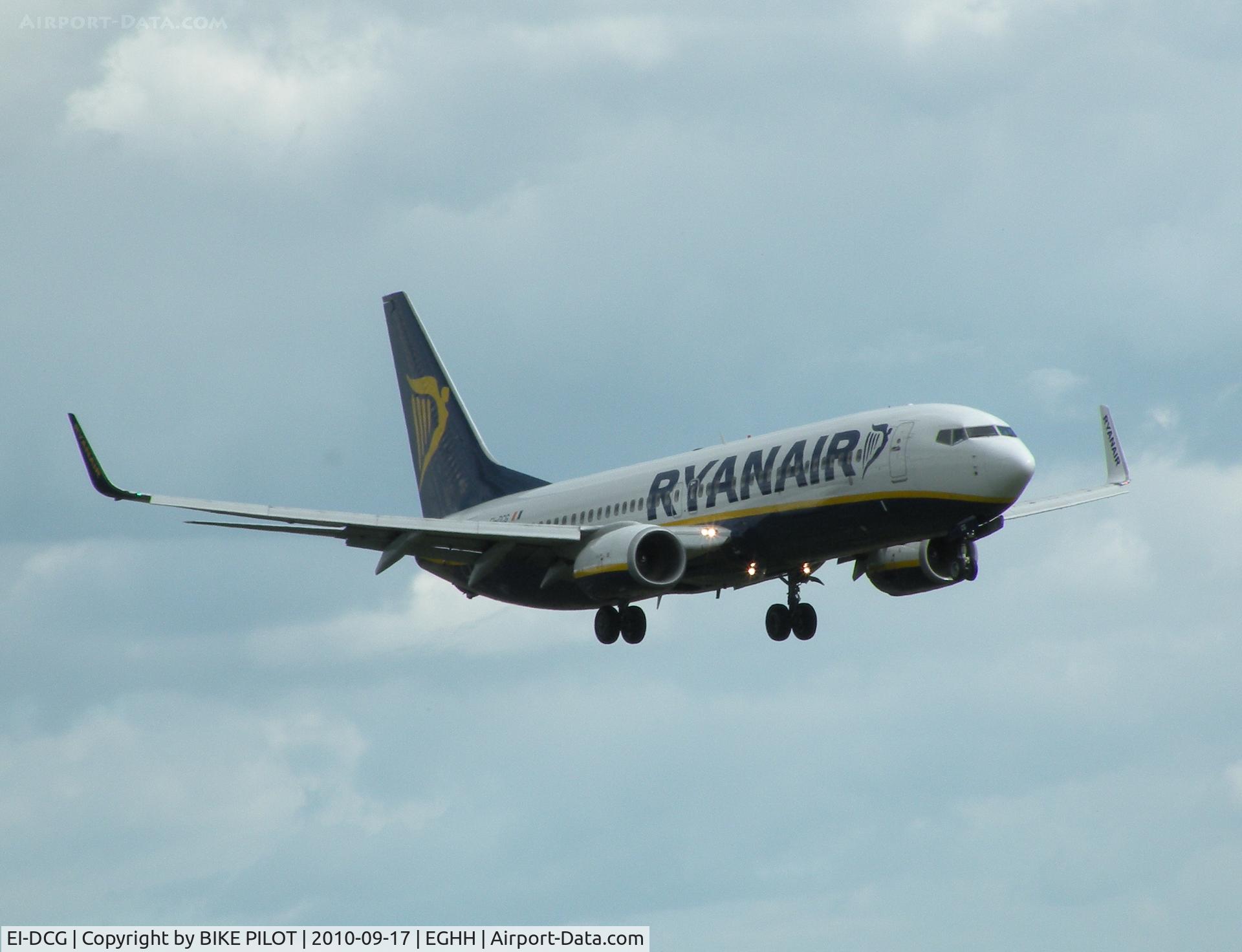 EI-DCG, 2004 Boeing 737-8AS C/N 33805, Finals for rwy 26