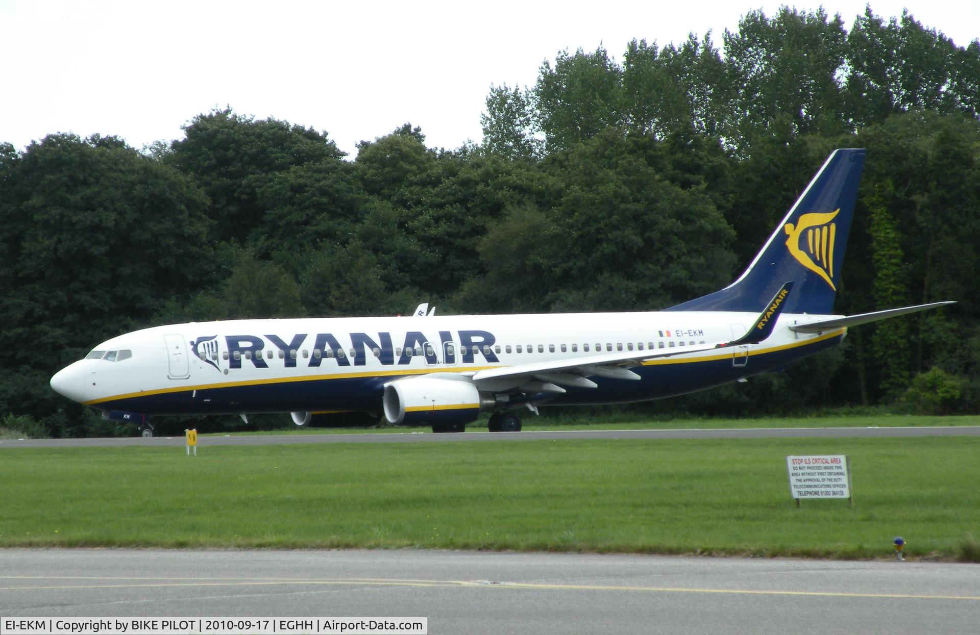 EI-EKM, 2010 Boeing 737-8AS C/N 38499, Taxying to rwy 26
