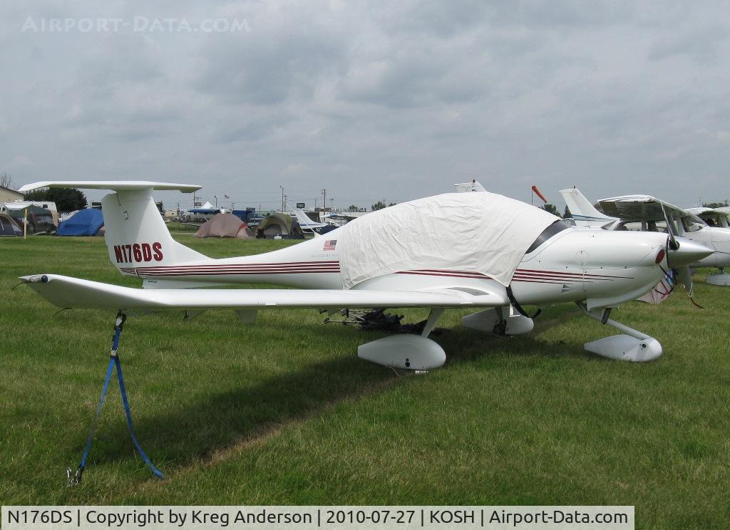 N176DS, 2004 Diamond DA-40 Diamond Star C/N 40.376, EAA AirVenture 2010