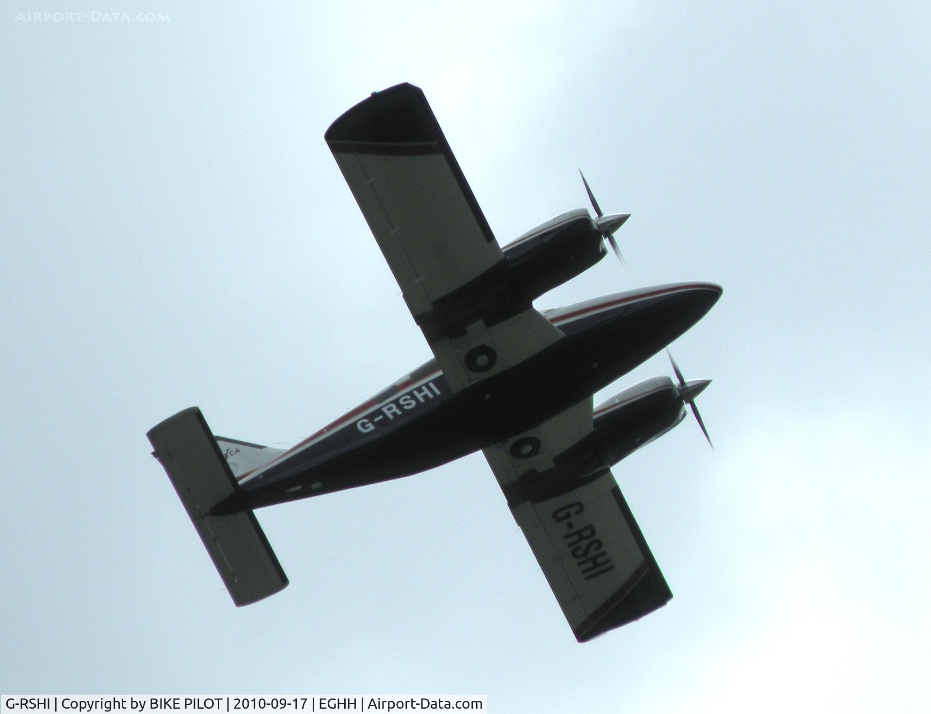 G-RSHI, 1998 Piper PA-34-220T Seneca V C/N 34-49077, Navajo in the overhead