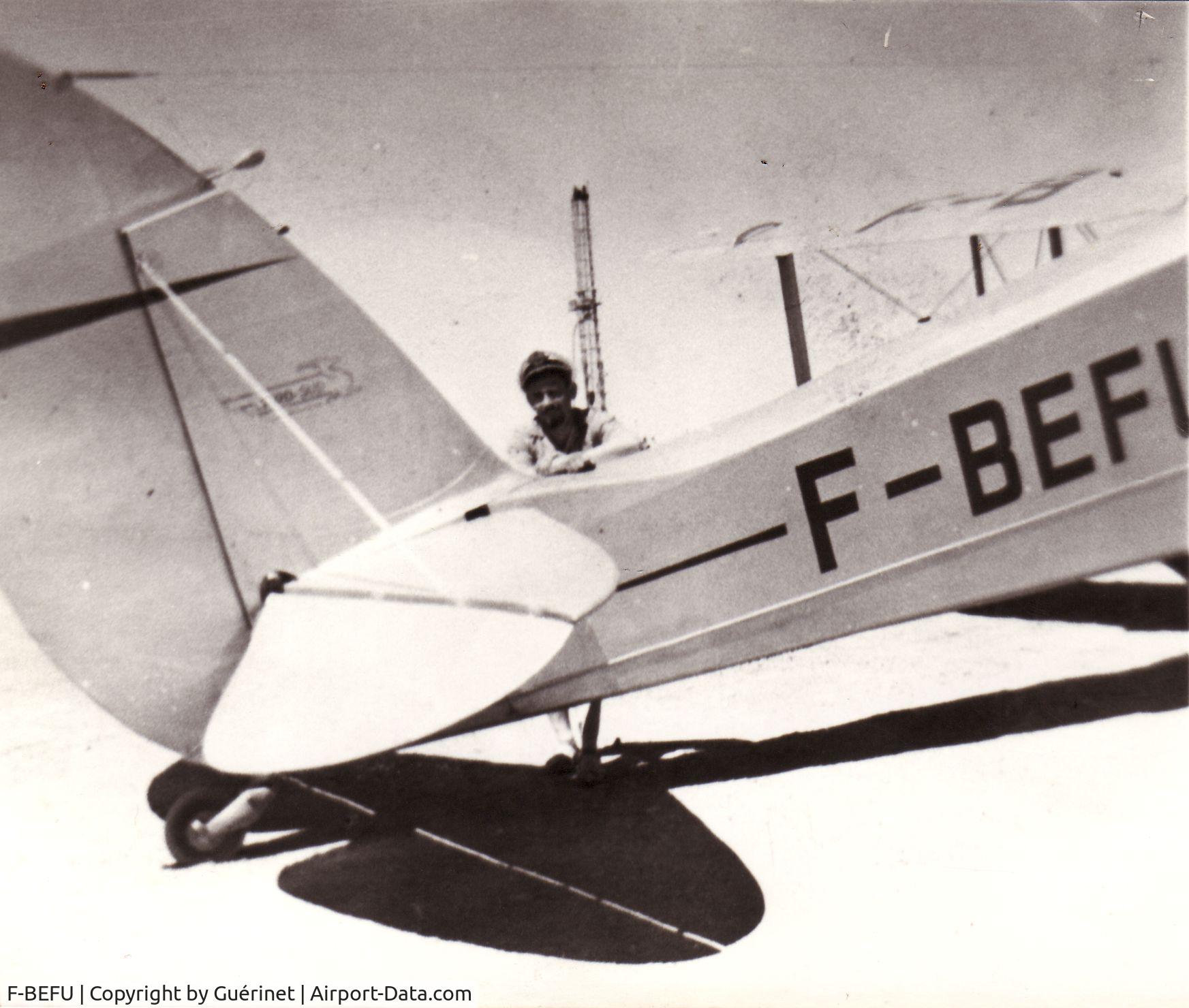 F-BEFU, 1941 De Havilland DH-89A Dominie/Dragon Rapide C/N 6555, My dad with F-BEFU