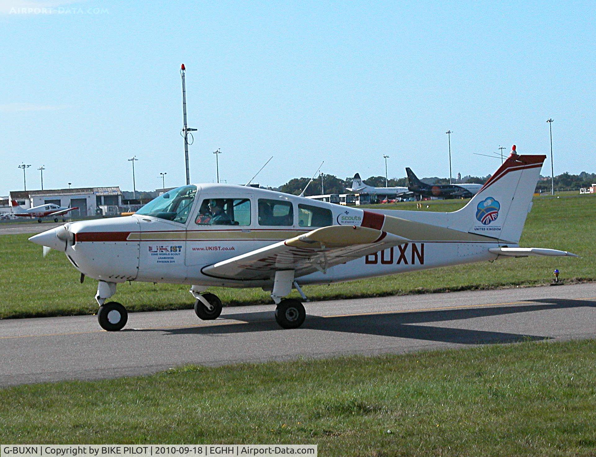 G-BUXN, 1976 Beech C23 Sundowner 180 Sundowner 180 C/N M-1752, Taxying past the Flying Club