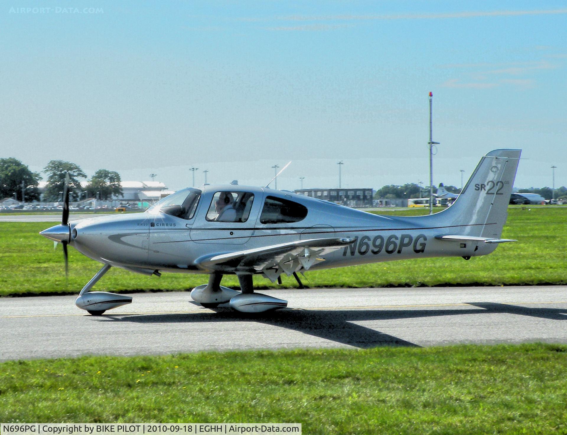 N696PG, Cirrus SR22 GS C/N 3606, Taxying past the Flying Club