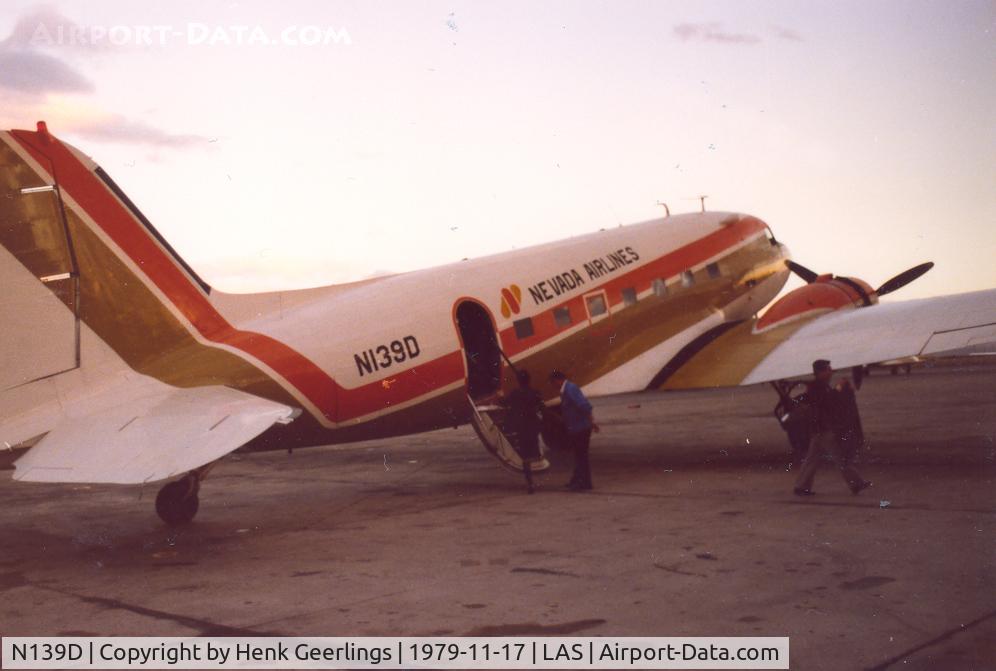 N139D, 1939 Douglas DC-3A C/N 2165, Las Vegas 1979