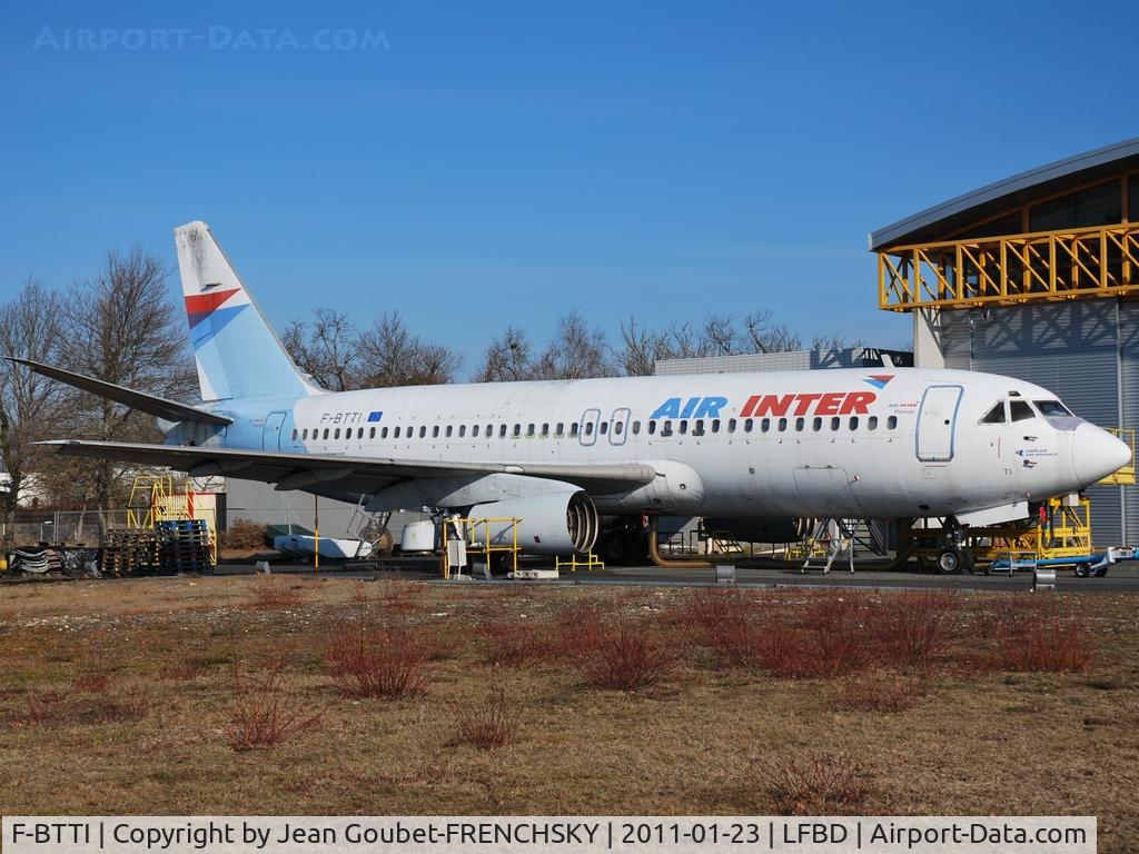 F-BTTI, 1975 Dassault Mercure 100 C/N 9, au parking de l'IMA