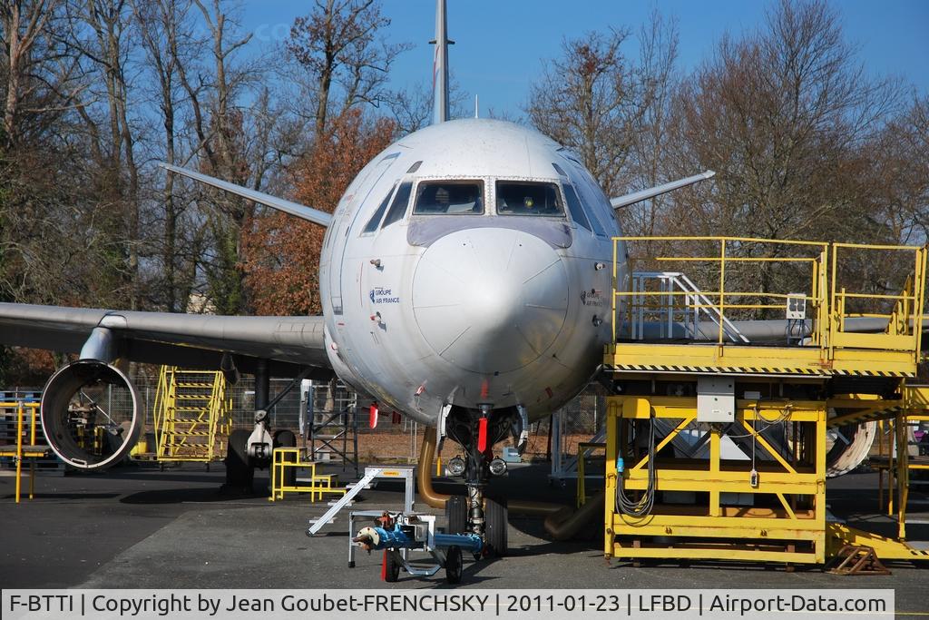 F-BTTI, 1975 Dassault Mercure 100 C/N 9, au parking l'IMA