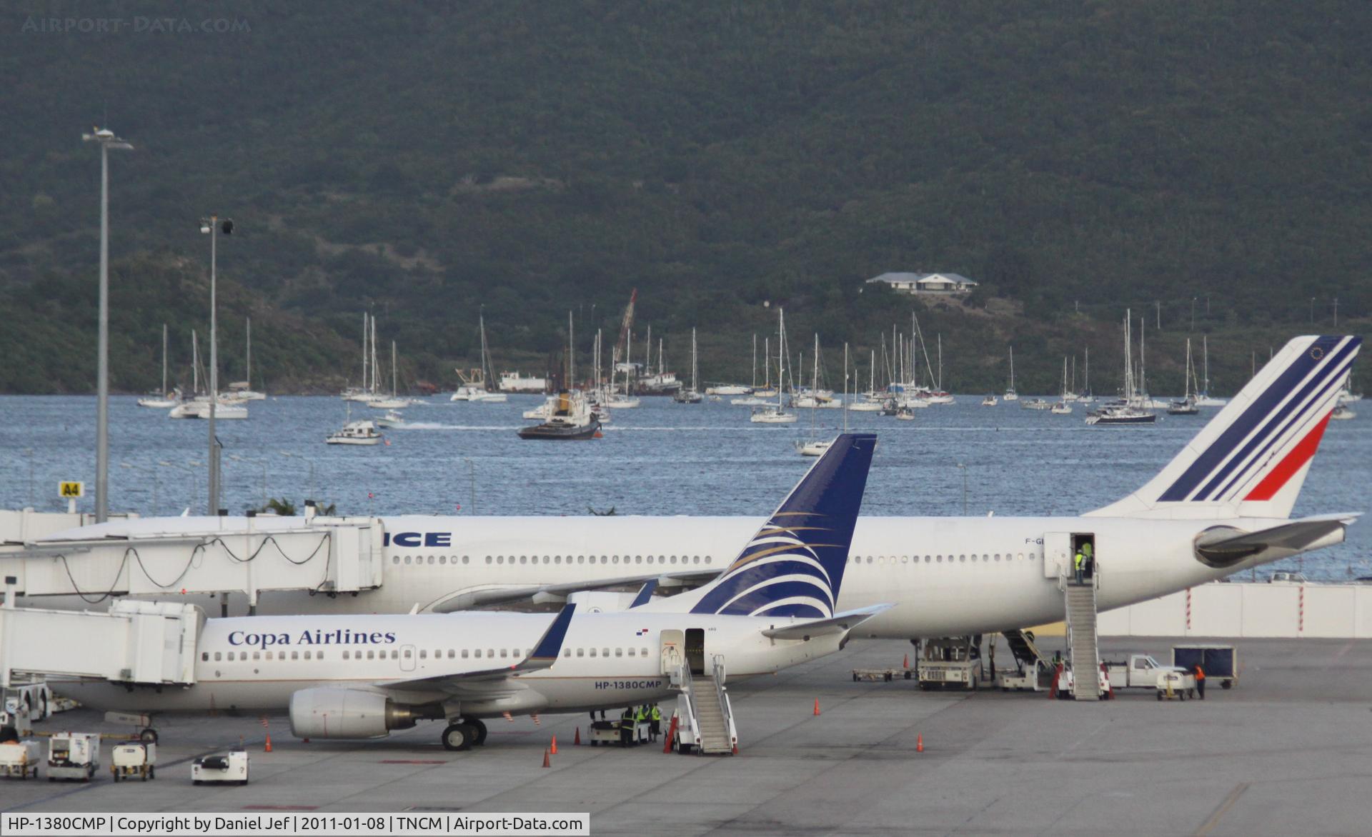 HP-1380CMP, 2002 Boeing 737-7V3 C/N 30464, Copa air HP-1380CMP at the gates at TNCM