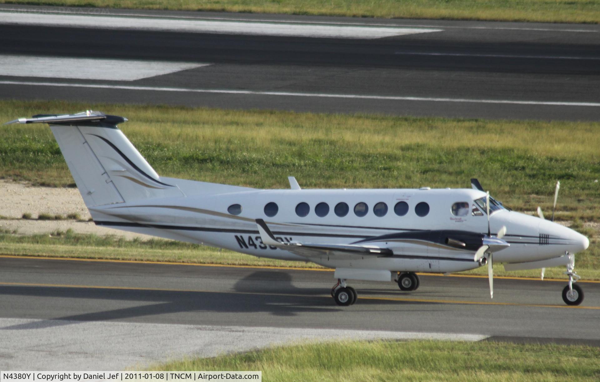 N4380Y, Raytheon Aircraft Company B300 C/N FL-280, N4380Y axing for take off at TNCM