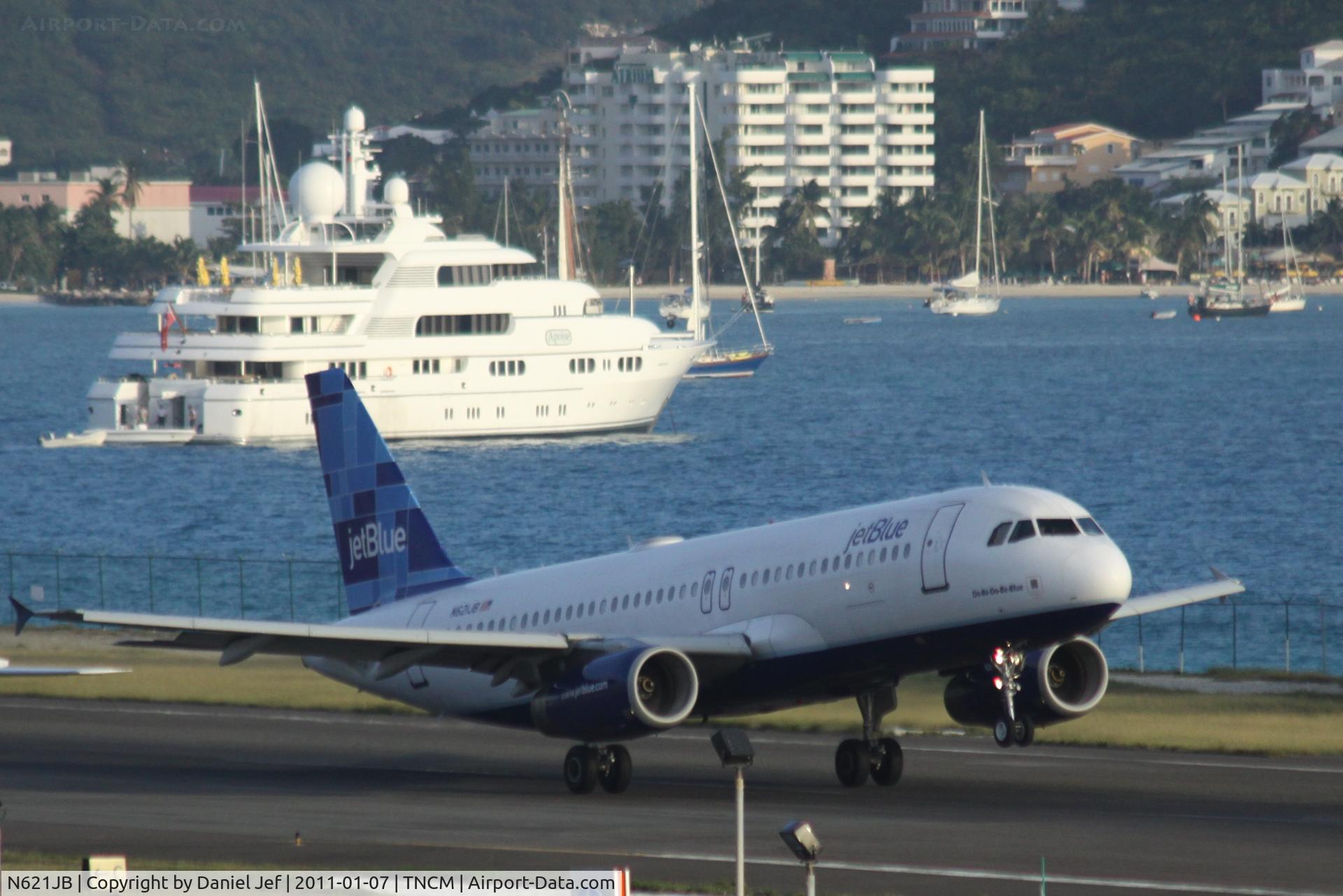 N621JB, 2005 Airbus A320-232 C/N 2491, Jet BLUE N621JB departing TNCM runway 28