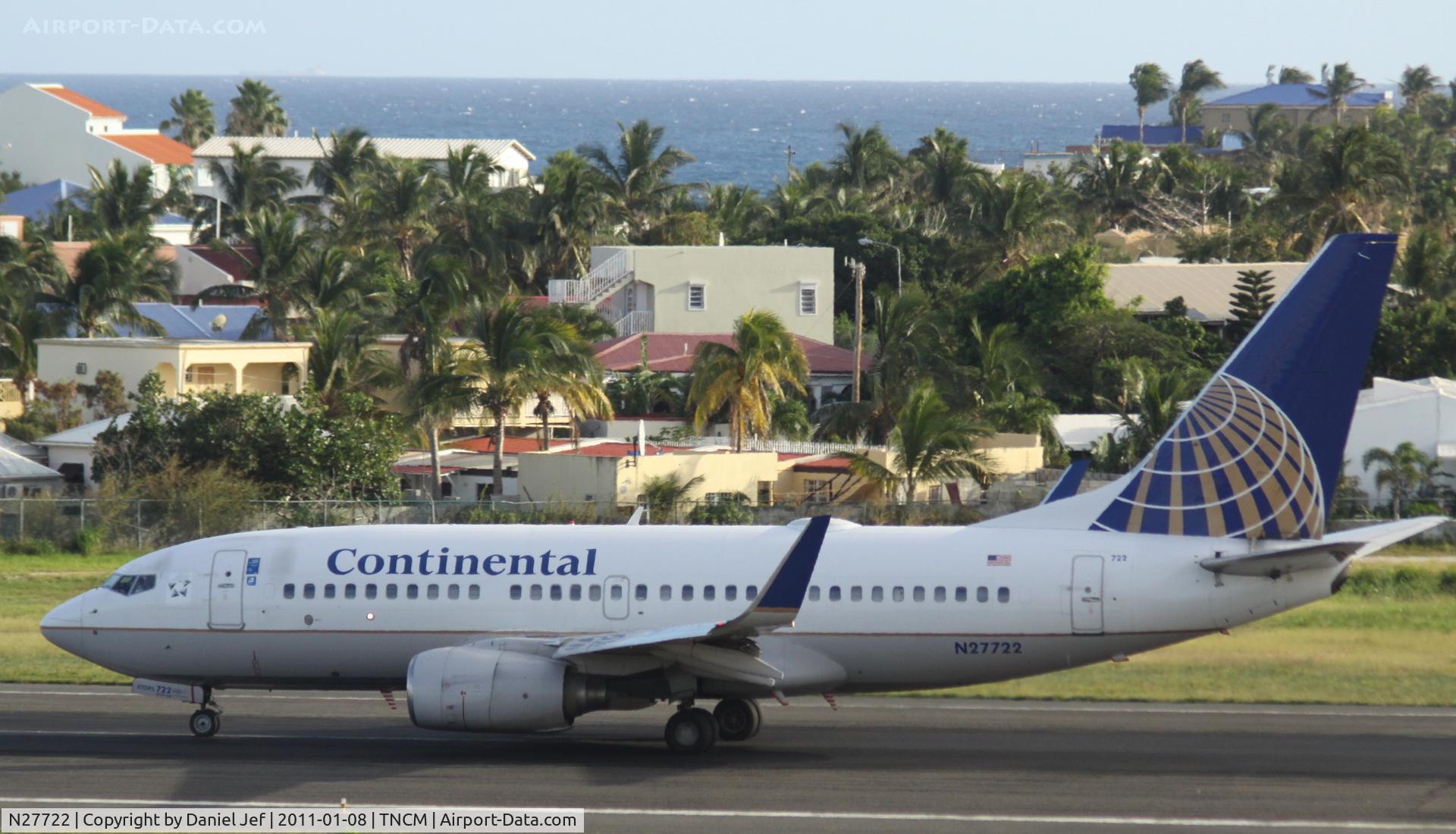 N27722, 1999 Boeing 737-724 C/N 28789, Continental N27722 departing TNCM