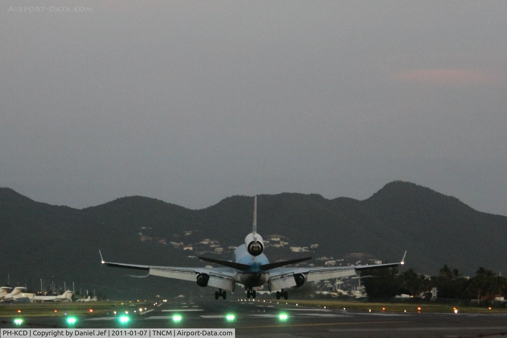 PH-KCD, 1994 McDonnell Douglas MD-11 C/N 48558, KLM PH-KCD touching down at TNCM