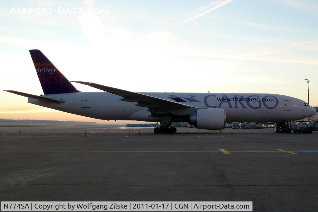 N774SA, 2010 Boeing 777-FZB C/N 37986, visitor