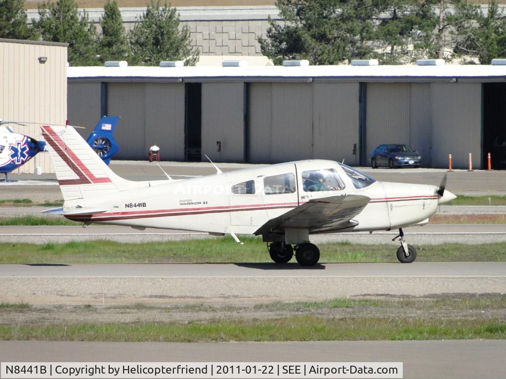 N8441B, 1981 Piper PA-28-161 C/N 28-8216005, Taxiing to runway 27