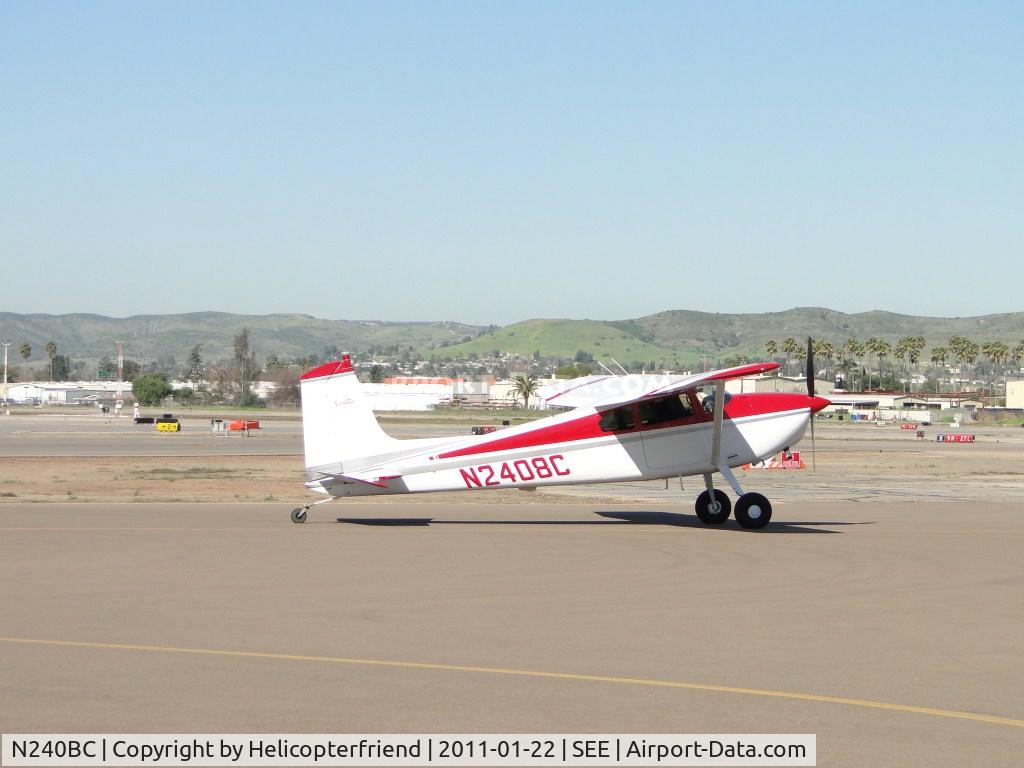 N240BC, 1979 Cessna P210N Pressurised Centurion C/N P21000221, Taxiing to runway 27