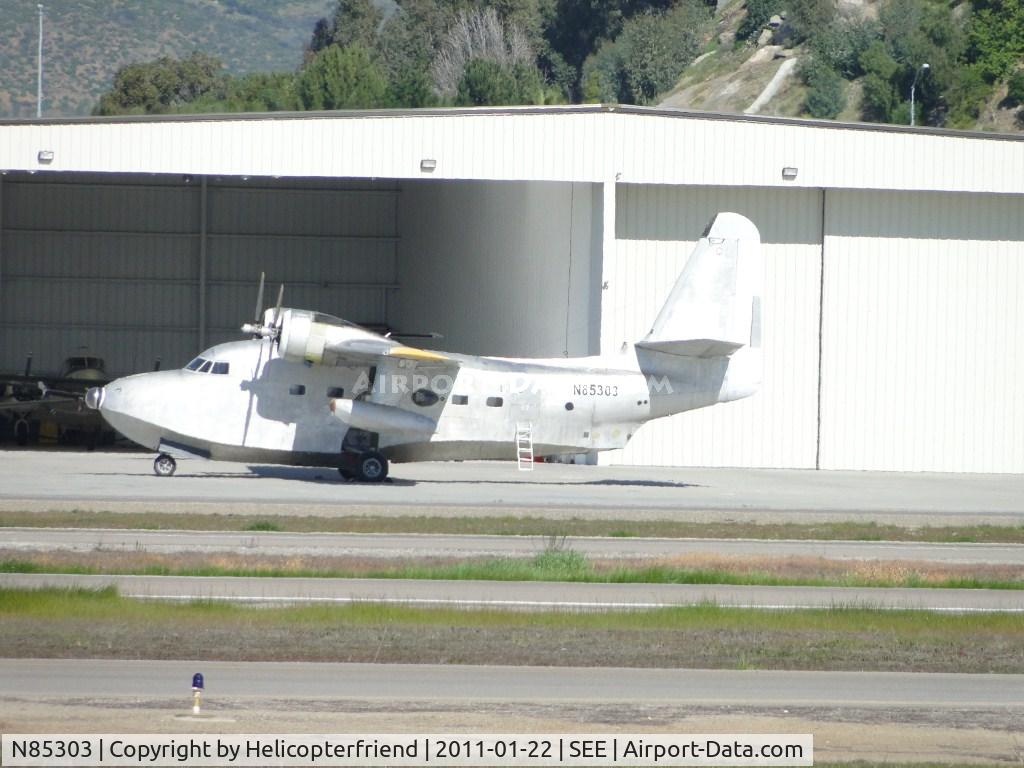 N85303, 1951 Grumman HU-16B Albatross C/N G-186, Parked near Jet Air hnager