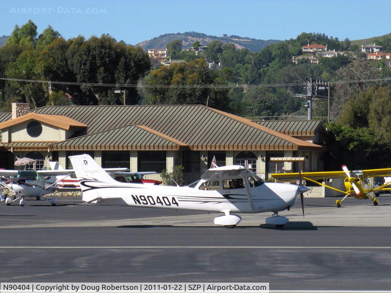 N90404, Cessna 172S C/N 172S11064, 2010 Cessna 172S SKYHAWK SP II, Lycoming IO-360-L2A 180 Hp, CS prop, taxi to Rwy 22