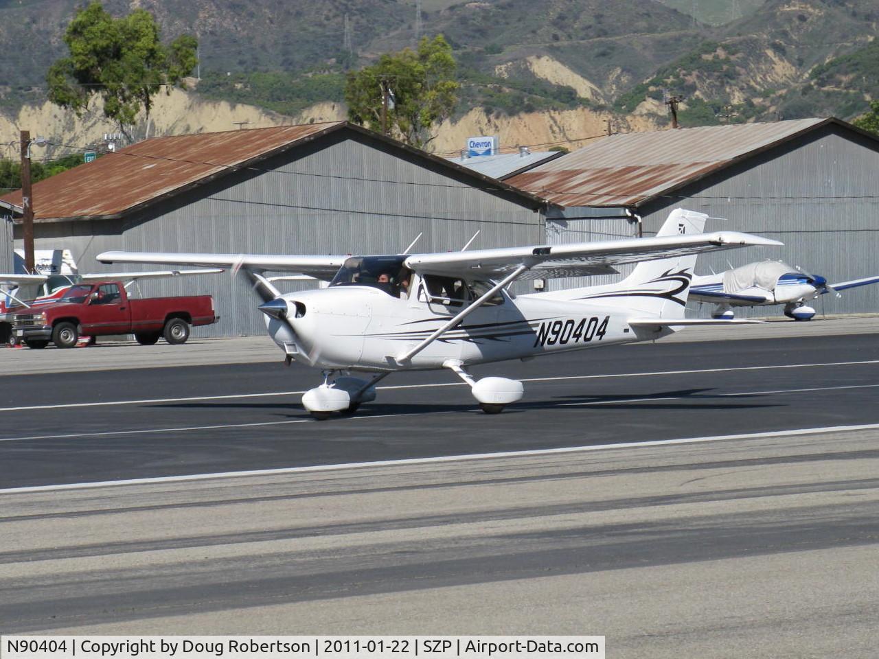 N90404, Cessna 172S C/N 172S11064, 2010 Cessna 172S SKYHAWK SP II, Lycoming IO-360-L2A 180 Hp, CS prop, takeoff roll Rwy 22