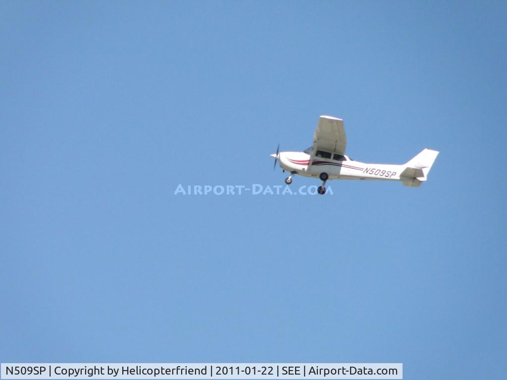 N509SP, 2000 Cessna 172S C/N 172S8367, Taking off from runway 27