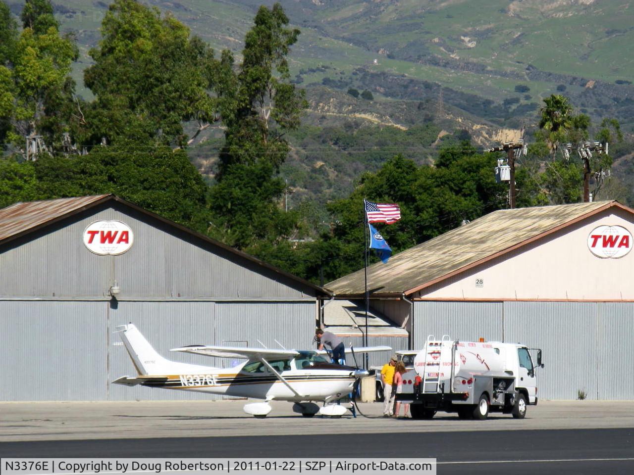 N3376E, 1982 Cessna 182R Skylane C/N 18268243, 1978 Cessna 182R SKYLANE II, Continental O-470-U 230 Hp, refueling
