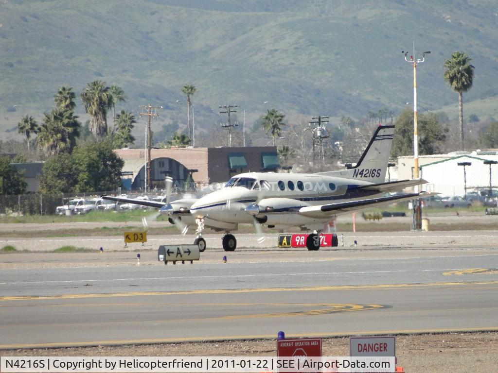 N4216S, Beech E-90 King Air C/N LW-211, Taxiing eastbound after landing on runway 27