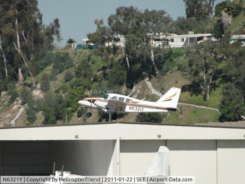 N6321Y, 1966 Piper PA-23-250 C/N 27-3578, Airbourne from runway 27