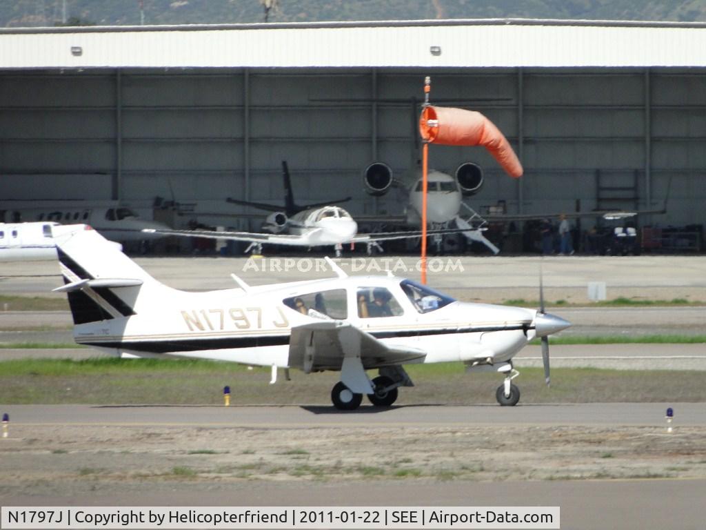 N1797J, 1976 Rockwell International 112TC Commander C/N 13027, Taxiing to runway 27