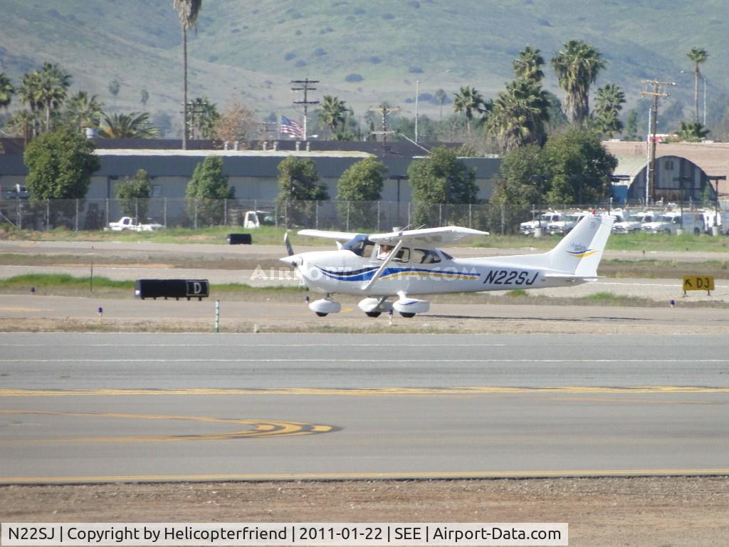 N22SJ, 1999 Cessna 172S C/N 172S8345, Taxiing back