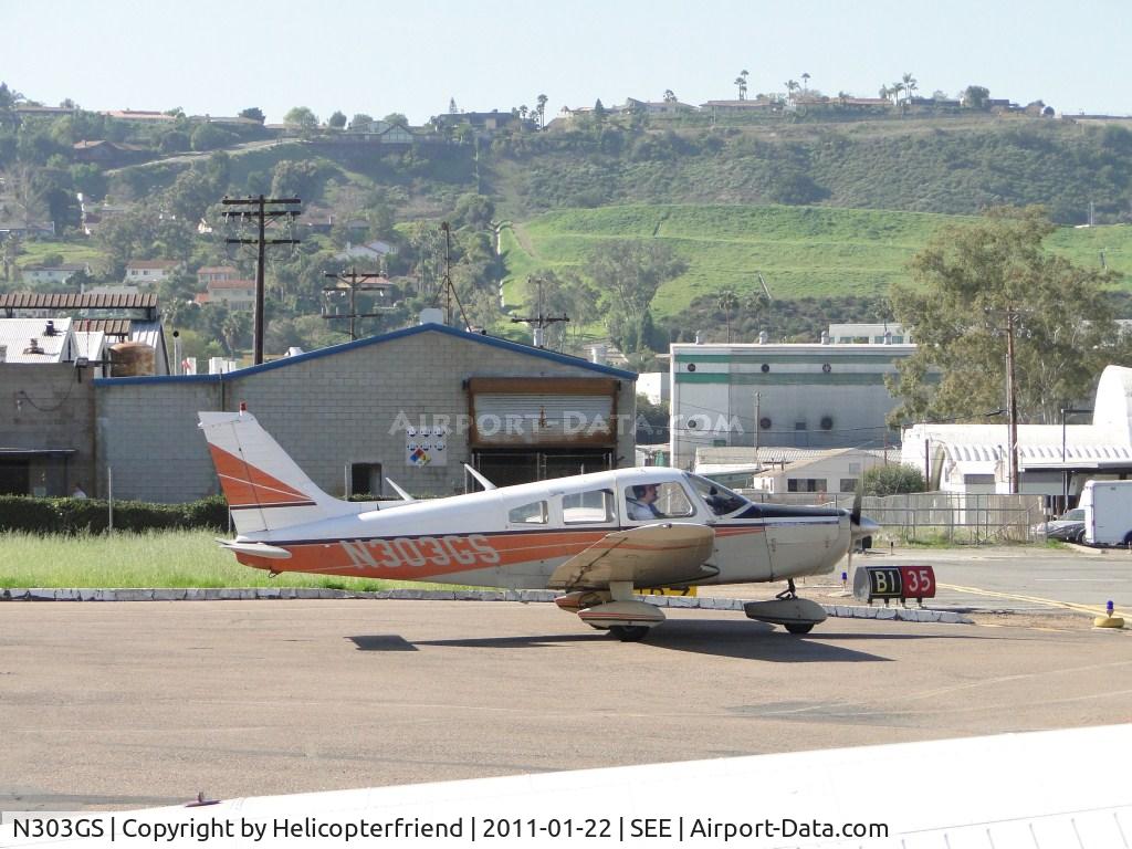 N303GS, 1977 Piper PA-28-161 C/N 28-7716208, Taxiing to runway 27 for take off