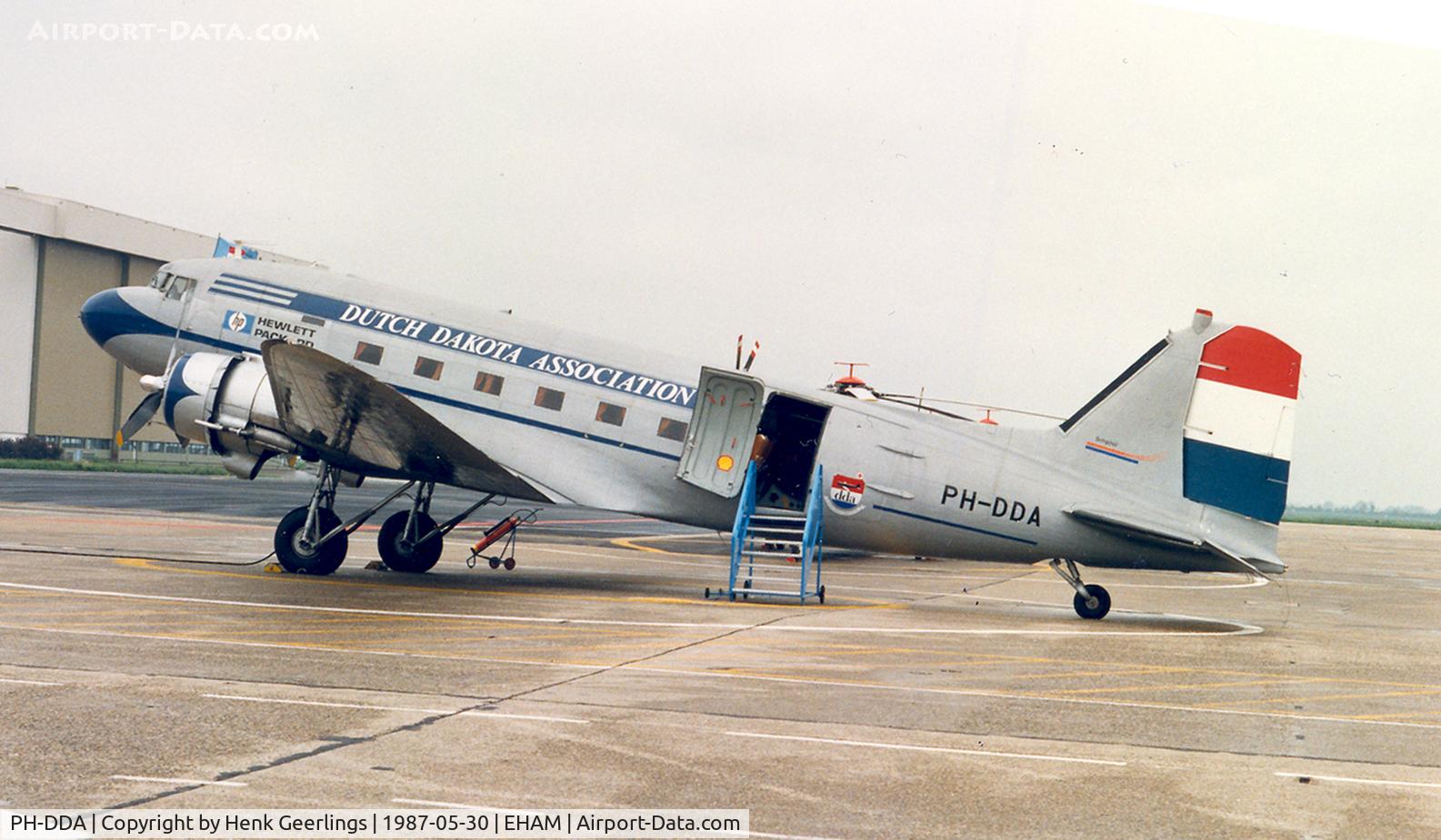 PH-DDA, 1943 Douglas C-47A-70-DL Skytrain C/N 19109, DDA - Dutch Dakota Association , Schiphol , 1987

Ready for sightseeing flight