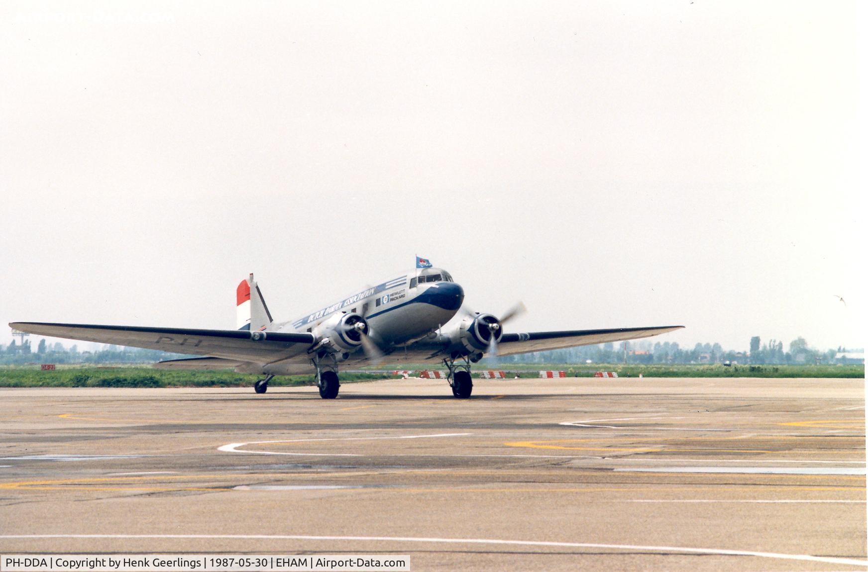 PH-DDA, 1943 Douglas C-47A-70-DL Skytrain C/N 19109, DDA - Dutch Dakota Association , Schiphol , 1987

Return from sightseeing Flt.