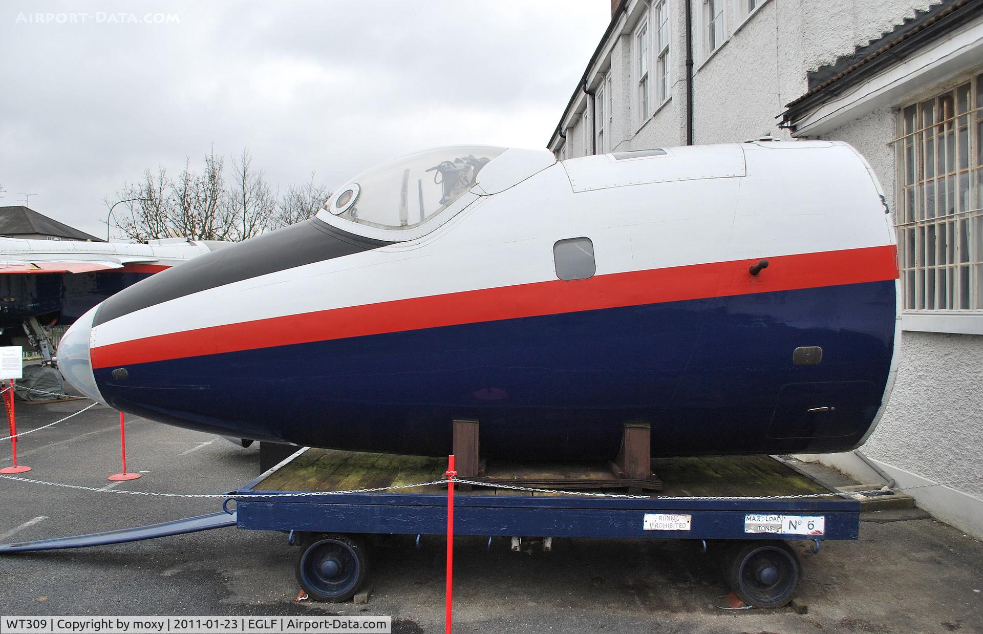 WT309, English Electric Canberra B.6 C/N EEP71436, Canberra B(1)6 nose section at F.A.S.T. museum, Farnborough.